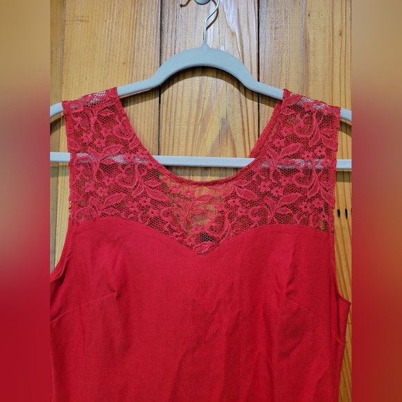 Elegant Red Lace Wedding Dress - Picture 6 of 12